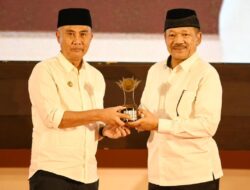 Bey Machmudin Terima Penghargaan sebagai Kepala Daerah Pendukung Pengelolaan Zakat Terbaik