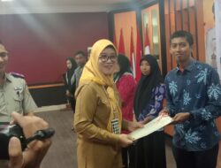 Wabup Herny Serahkan Sertifikat Elektronik Masyarakat